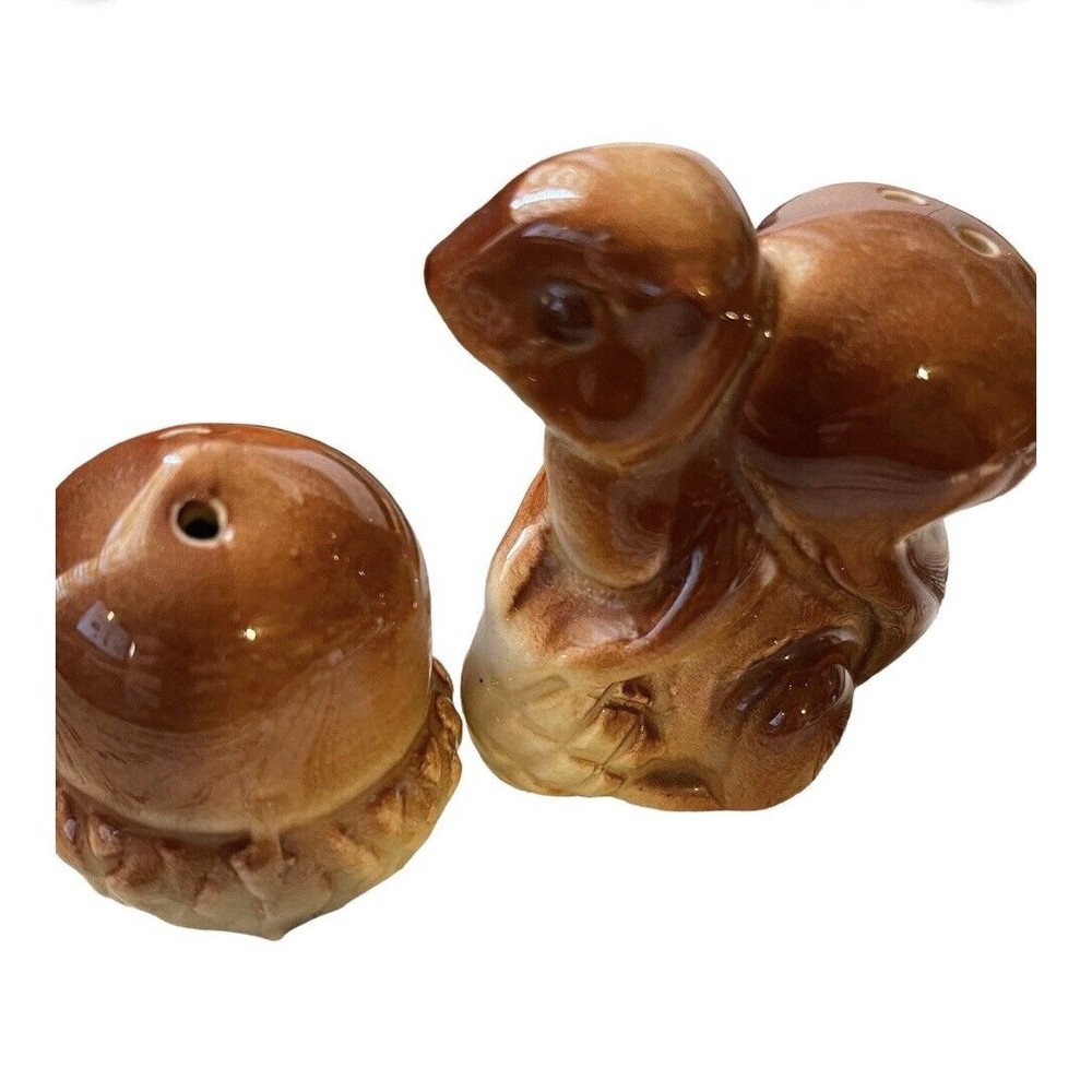 Salt & Pepper Shakers Vintage Squirrel & Acorn Ceramic Cork Bottom Brown - Picture 2 of 6